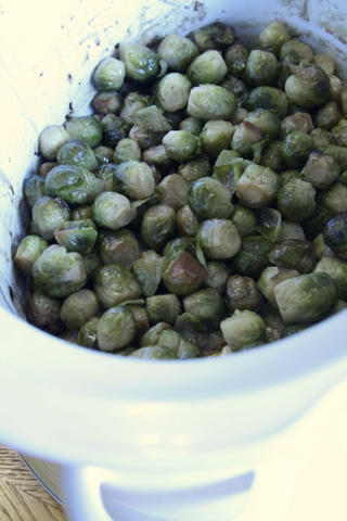 כרוב ניצנים צלוי בסיר לבישול איטי1 כרוב ניצנים צלוי בסיר לבישול איטי1