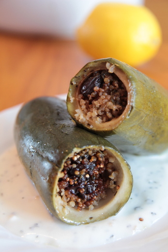 קישואים ממולאים קינואה בסיר לבישול איטי