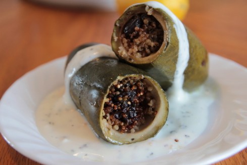 קישואים ממולאים קינואה בהגשה